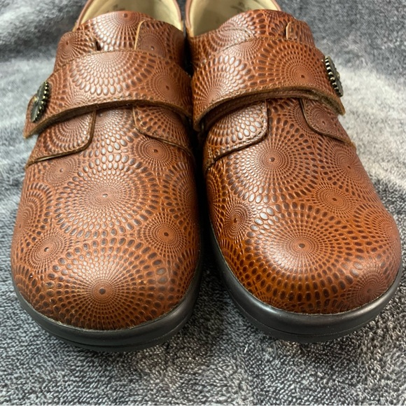 Alegria Joleen Brandy Loafer US 9EU 39 Brown Platform Slip on Leather Tooled - Picture 3 of 12